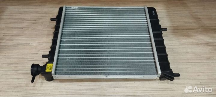 Радиатор охлажнения на Hyundai Accent