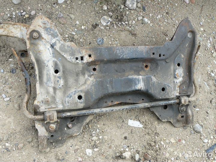 Балка передняя подмоторная для Peugeot 307