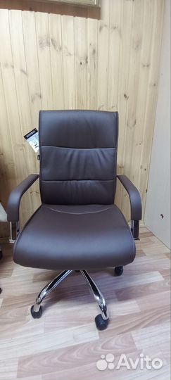 Офисное кресло