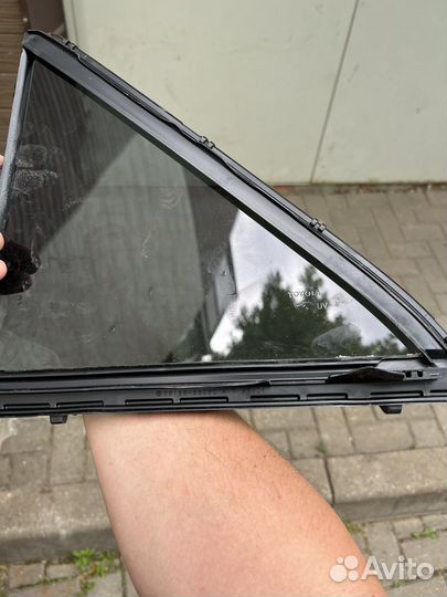 Форточка задняя правая тойота