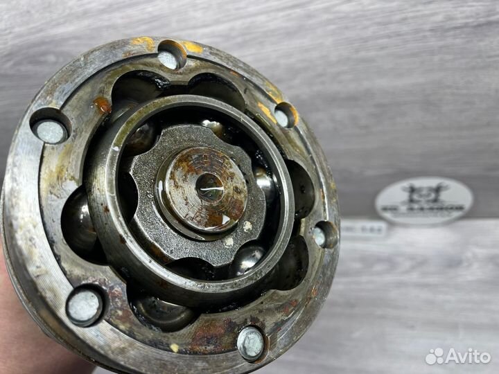 Приводной вал правый audi 100 C4 A6C4 AAR