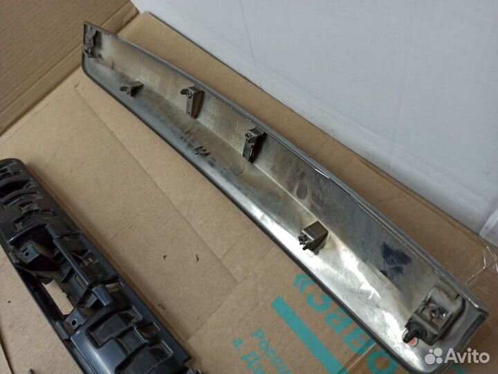 Накладка двери багажника Nissan Patrol Y62