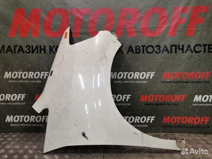 Крыло правое Тойота Ноах AZR60 светлое А990