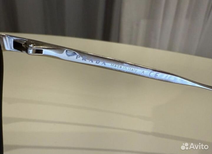 Солнцезащитные очки женские prada