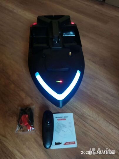 Прикормочный кораблик flytec V801