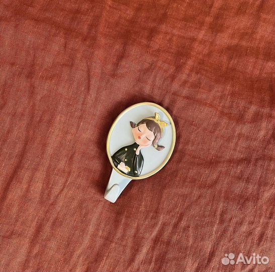 Крючок настенный