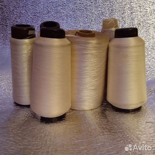 Катушки с капроновыми нитками