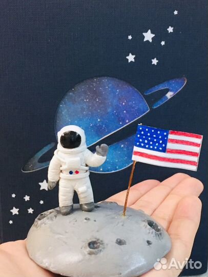 Фигурка «Космонавт на Луне»