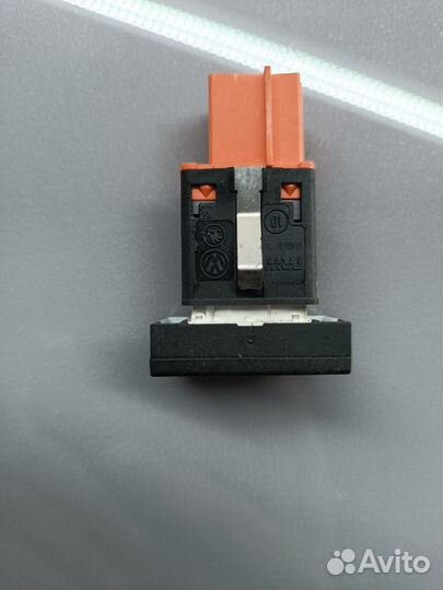 Кнопка обогрева переднего стекла VAG