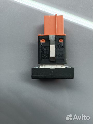 Кнопка обогрева переднего стекла VAG