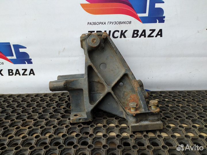 Кронштейн переднего бампера левый Scania 5-series