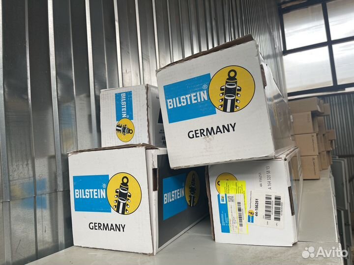 Пневмостойка задняя w221