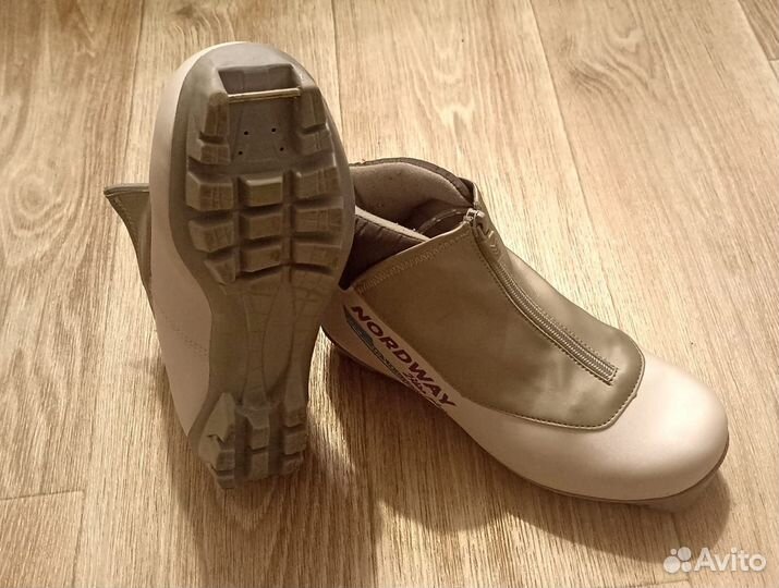 Лыжные ботинки