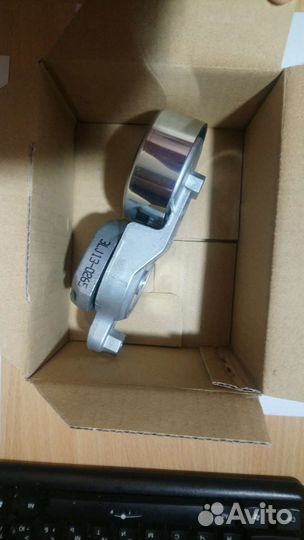 Натяжитель ремня в сборе с роликом