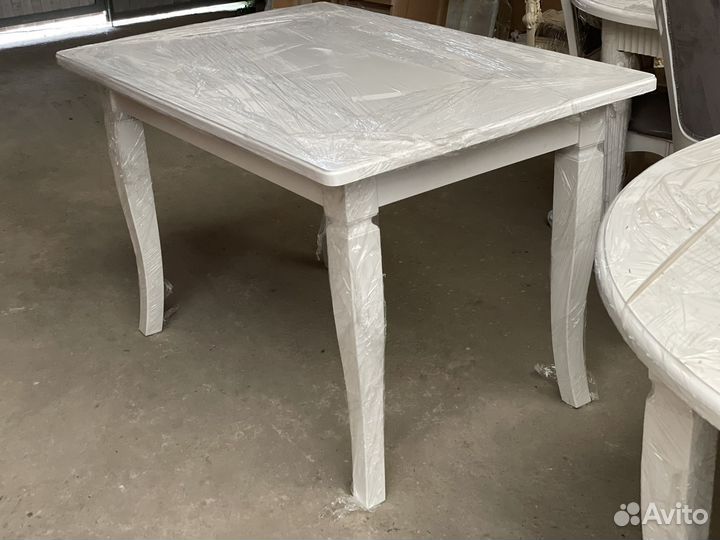 Стол и стулья