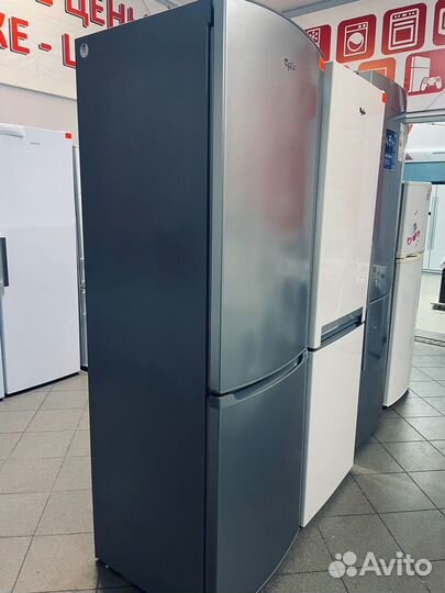 Холодильник Whirlpool серебристый