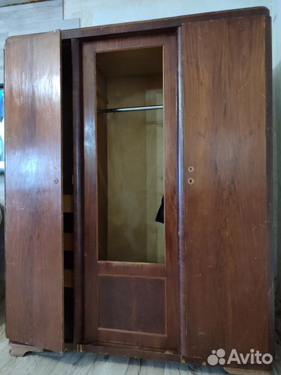 Буфеты и шкафы старинные