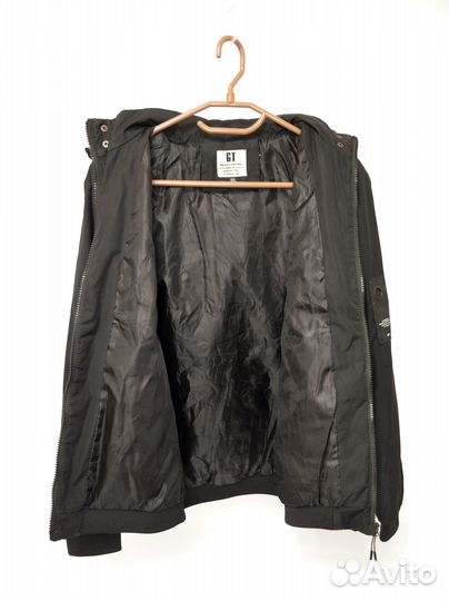 Демисезонная куртка без утепление с капюшоном