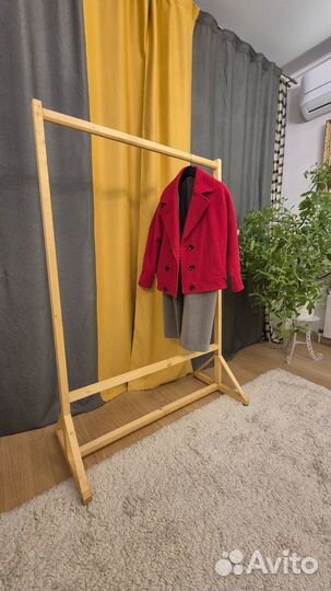 Деревянная напольная вешалка