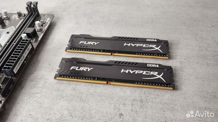 Материнская плата с процессором, памятью и кулером