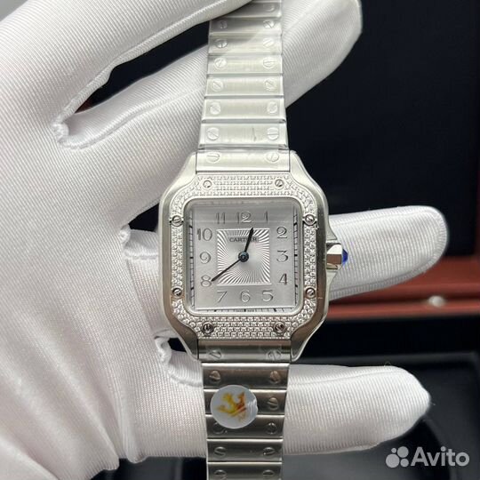 Женские красивые часы Cartier