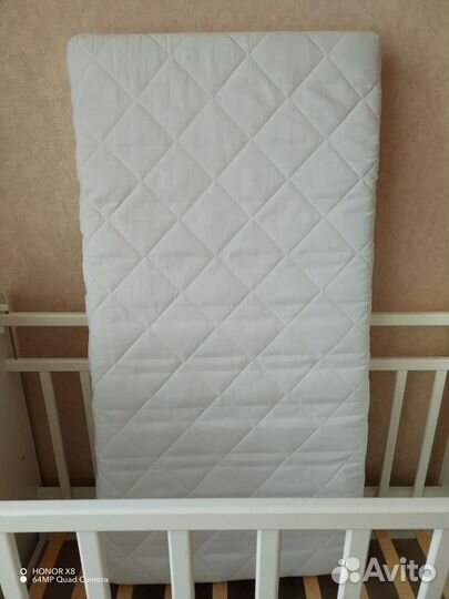 Детская кроватка с маятником и ящиком