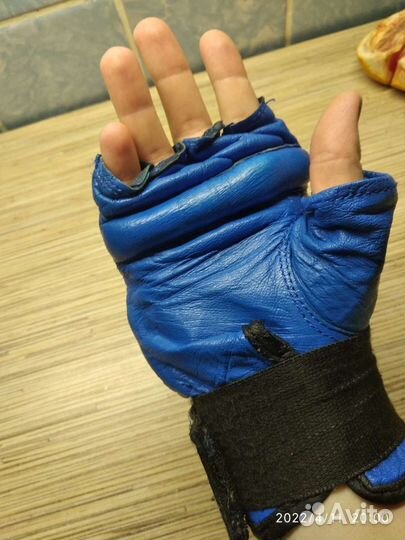 Перчатки для единоборств