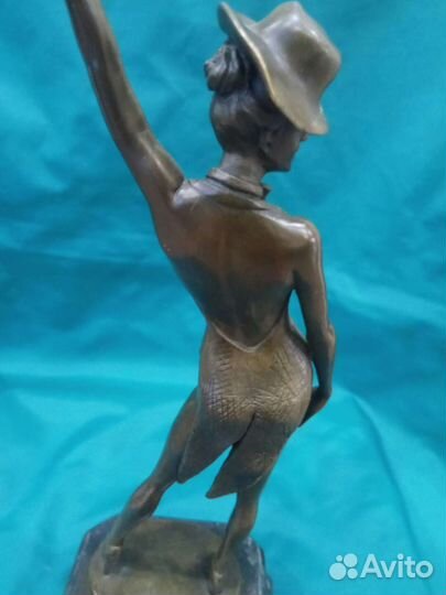 Статуэтка-Танцовщица кабаре,бронзовая