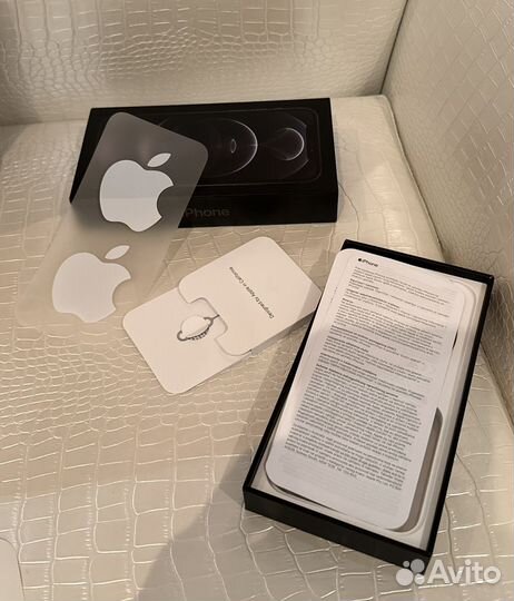 Коробка от iPhone 12 pro