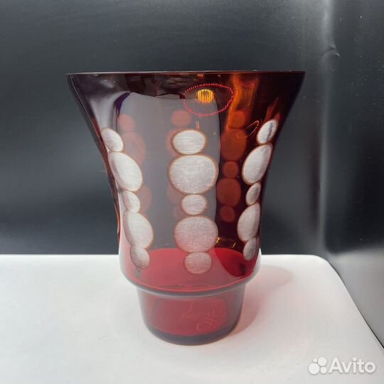 Ваза цветное красное стекло с узором СССР (Сзр)