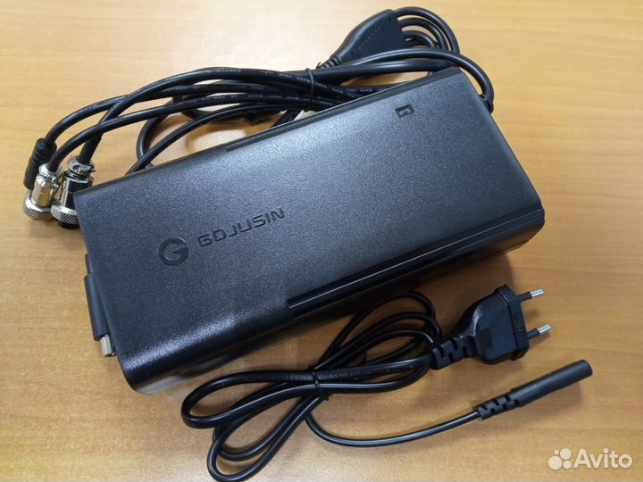 Зарядное устройство 54.6 V 3А мультиконнектор