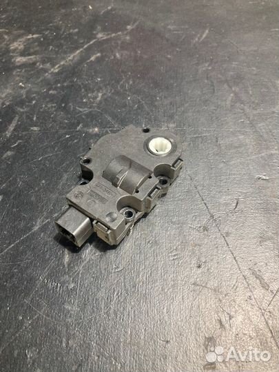 Сервопривод заслонок отопителя Bmw 3 E90