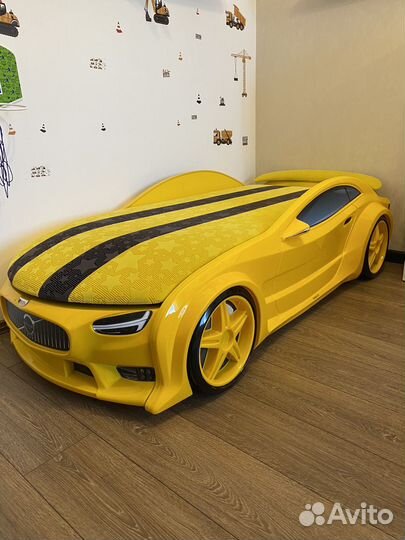 Детская кровать машинка