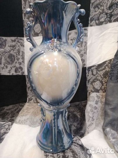 Ваза под цветы с лепными цветами