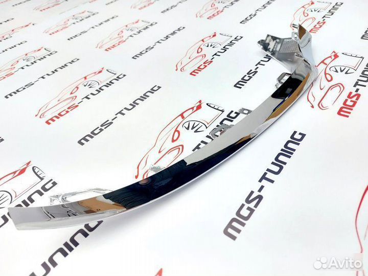 Левая вставка перед губы C-class W205 14-18 AMG