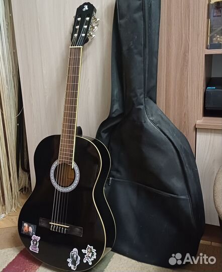 Акустическая гитара