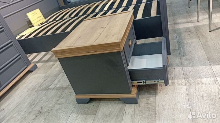 Тумба прикроватная витринный образец