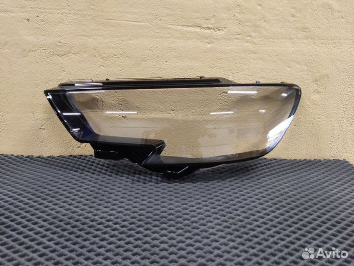 Стекло фары левое Audi A3 8V 2016-2020