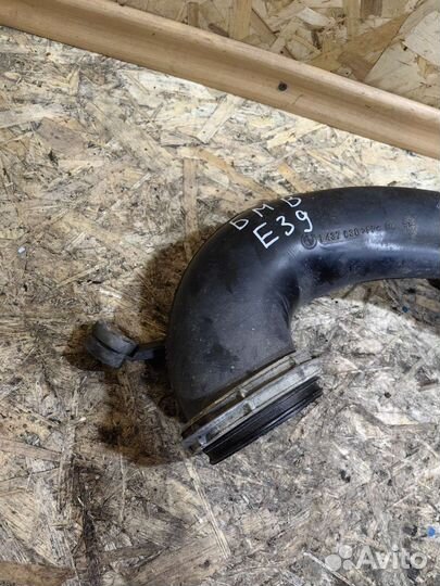 Патрубок воздушный бмв Е39 1437630