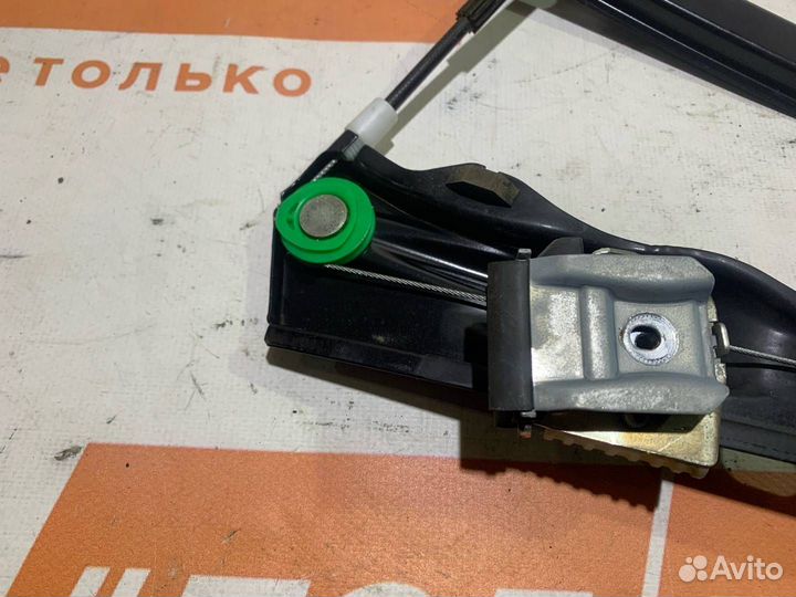 Стеклоподъемник передний левый Volkswagen Passat