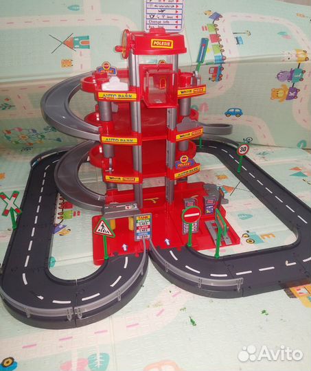 Парковка для машинок с лифтом