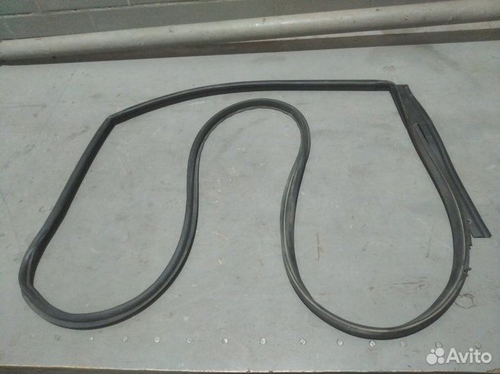 Уплотнитель в проем двери задний левый Nissan