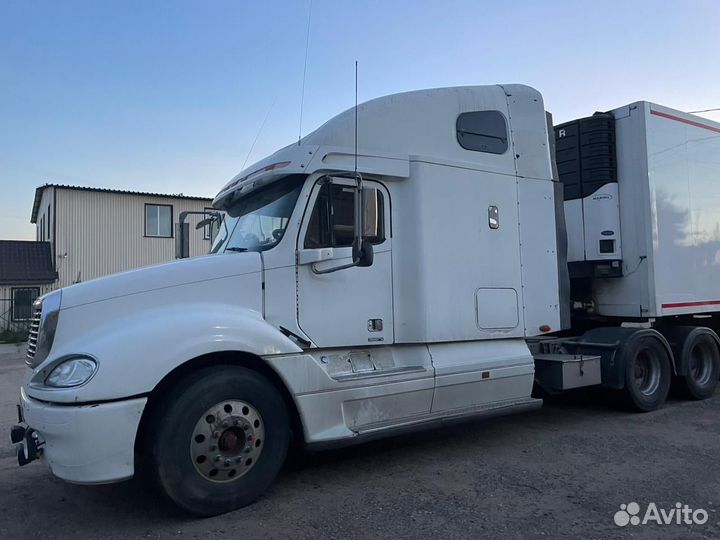 Freightliner Columbia с полуприцепом, 2001