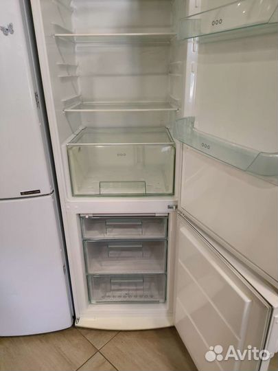 Холодильник Electrolux frost free 200 см