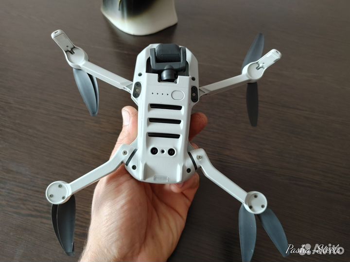 Продам квадрокоптер DJI Mavic Mini Fly More Combo