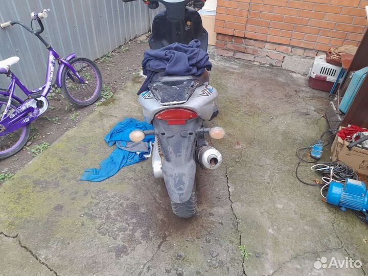 Скутер 80 куб,с доками