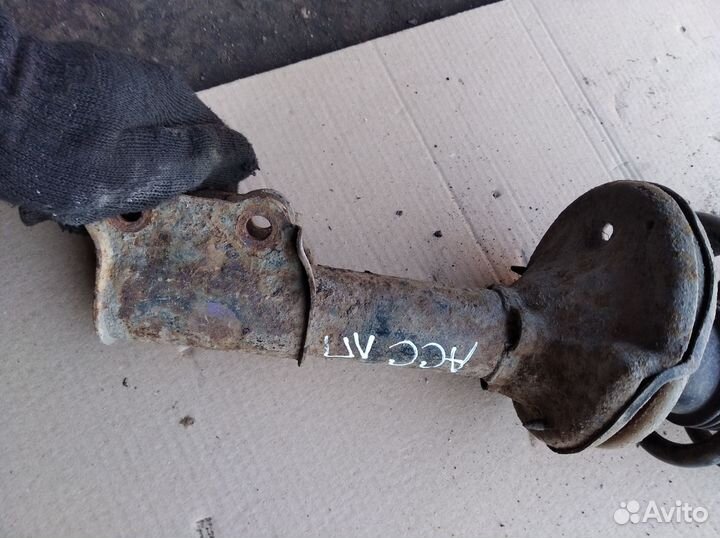 Стойка передняя Hyundai Accent левая в сборе