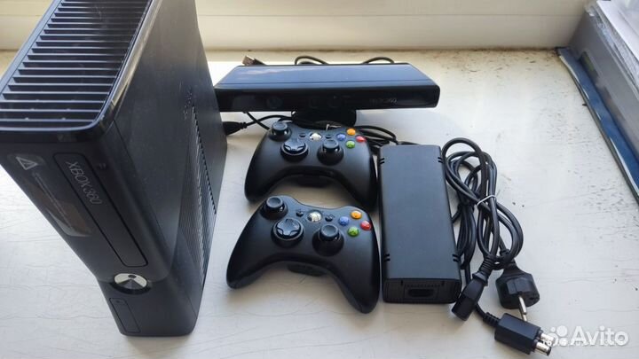 Xbox 360 прошитый freeboot (Kinect, 2 геймпада)