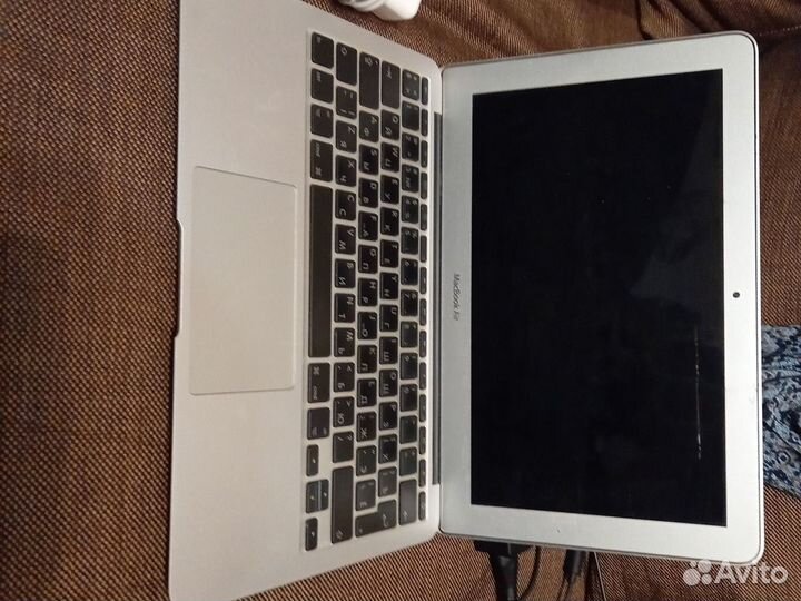 Apple macbook Air 2010 года. Не работает