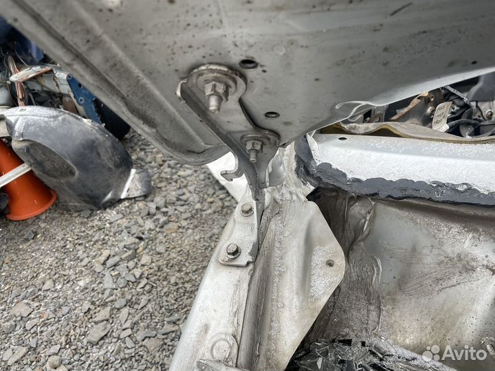 Петля капота Chevrolet Cruze